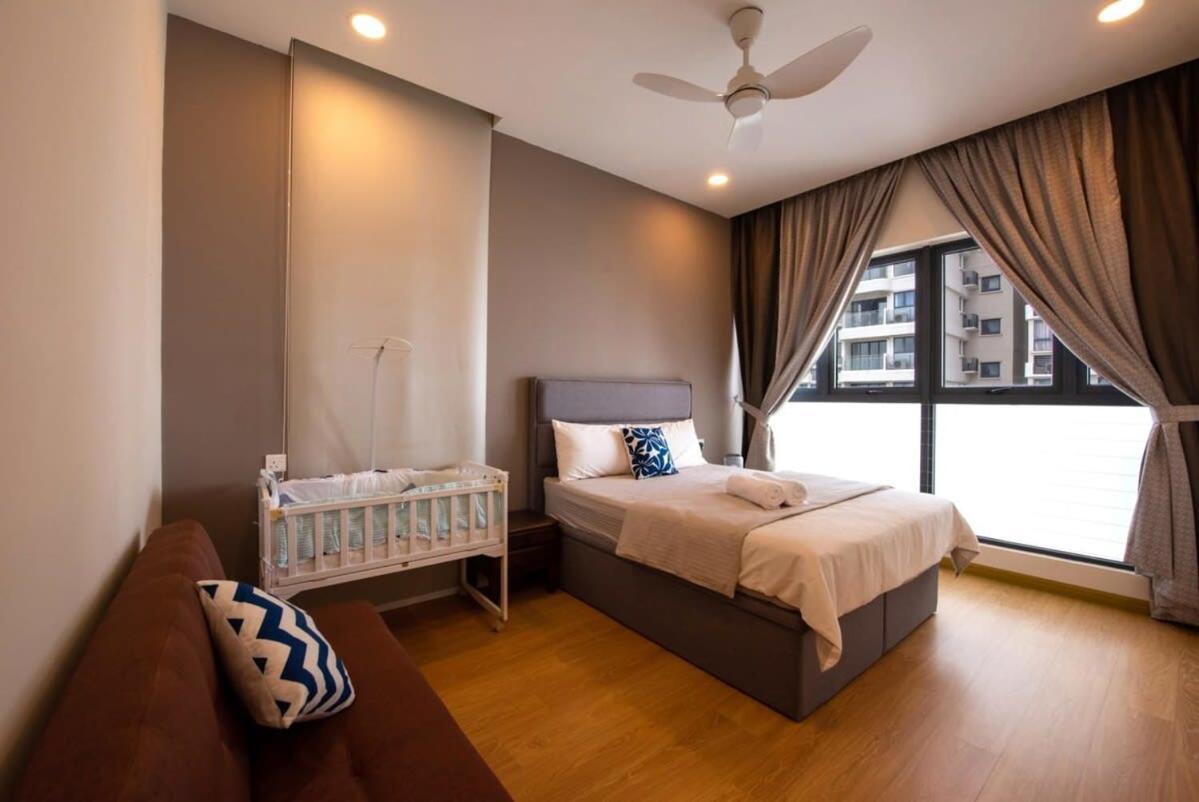 Apartment Comfy 3br In Danga Bay Free Parking Sea View