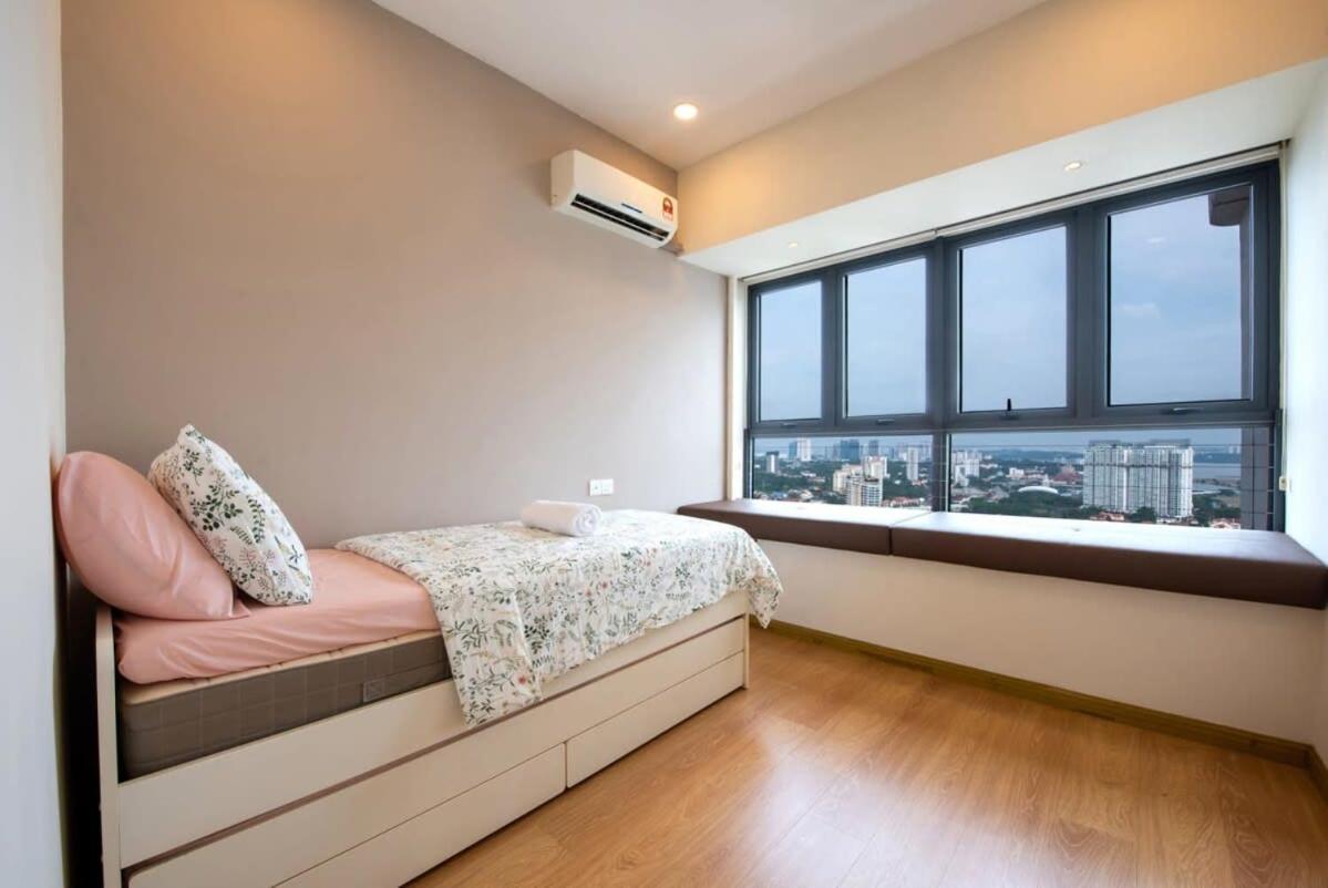 Comfy 3br In Danga Bay Free Parking Sea View Apartment