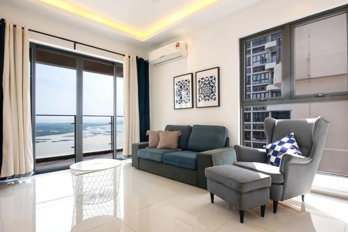 Apartment Comfy 3br In Danga Bay Free Parking Sea View *