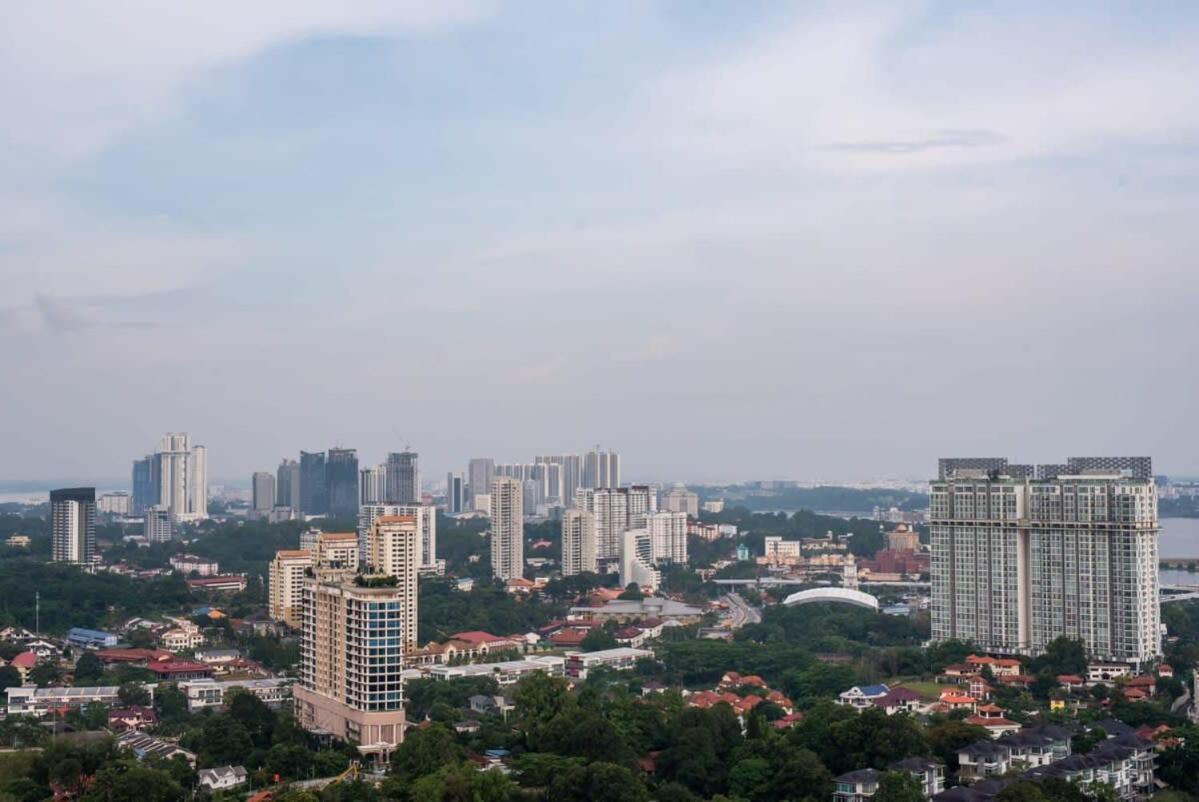 Comfy 3br In Danga Bay Free Parking Sea View Apartment
