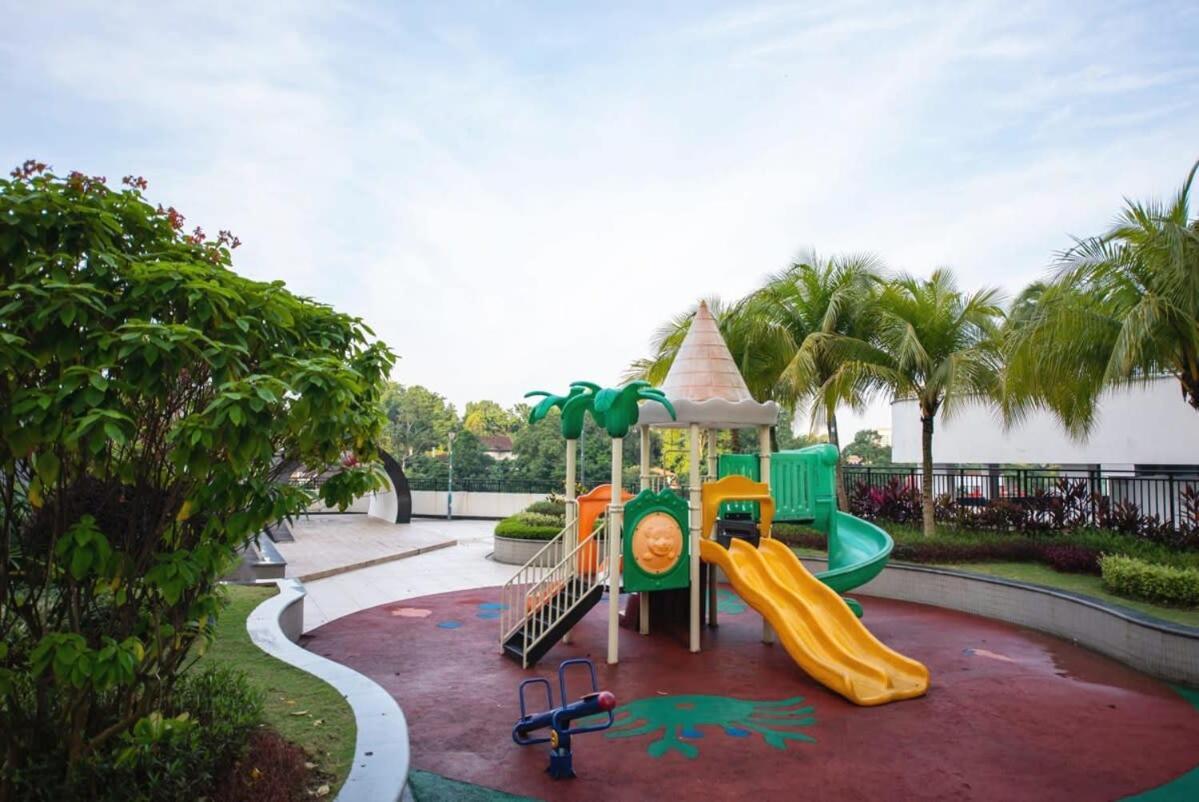 Apartment Comfy 3br In Danga Bay Free Parking Sea View *