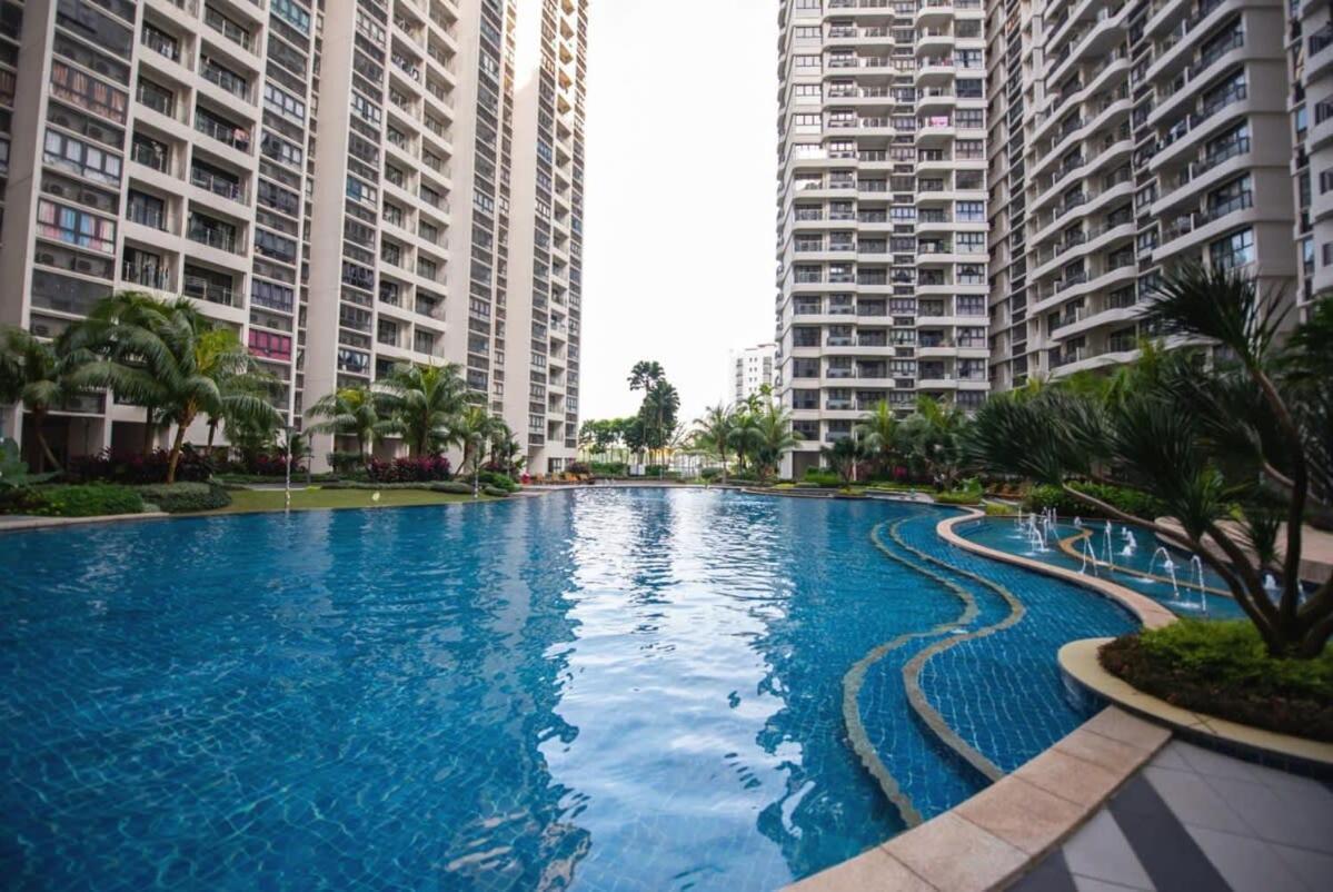 Apartment Comfy 3br In Danga Bay Free Parking Sea View