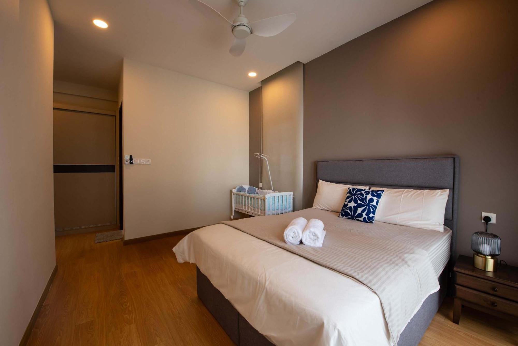 Apartment Comfy 3br In Danga Bay Free Parking Sea View