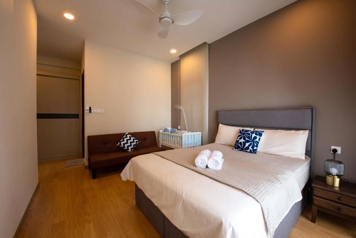 Comfy 3br In Danga Bay Free Parking Sea View Apartment *